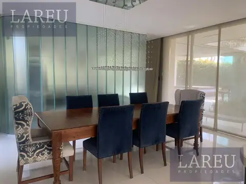 Casa 7 ambientes con 4 baños