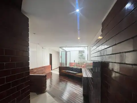 Hipolito Yrigoyen 8800, Piso 8