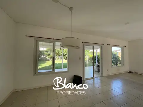 Casa 4 ambientes con 3 baños