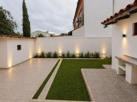 VENTA DE CASA 4 AMBIENTES EN LOTE PROPIO - OLIVOS
