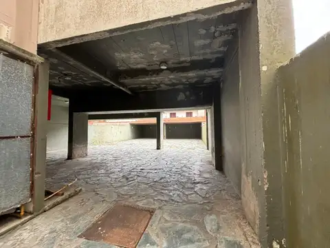 COCHERA TECHADA.-