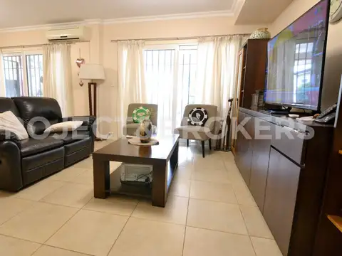 Casa en Venta con 3 cocheras