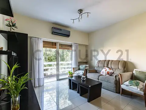 Casa 8 ambientes con 4 baños