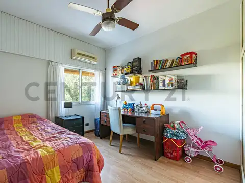 Oportunidad única 2 casas con entradas independientes. patio, Quincho, Cocheras, Terraza