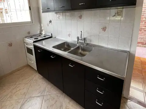Casa 3 ambientes con 1 baño