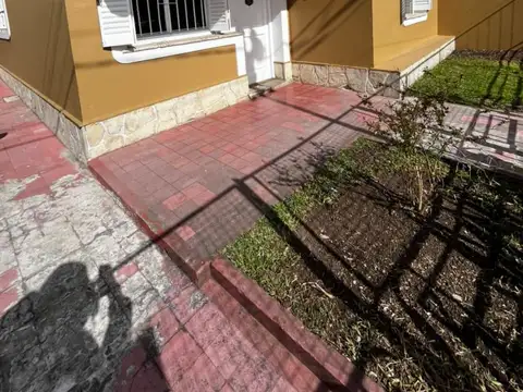 CASA 3 AMB. CON COCHERA EN ALQUILER EN CIUDAD MADERO, LA MATANZA