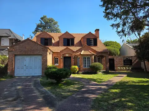 CASA VENTA CHALET ESTILO INGLES MONTEGRANDE