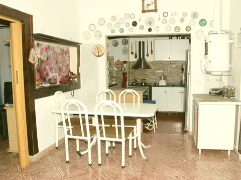 Casa en Venta con 3 cocheras
