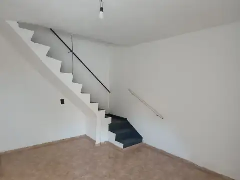 Depto Tipo Casa en Alquiler en Chilavert, $ 520.000