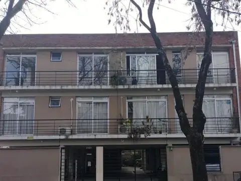 Departamento en triplex - 3 ambientes con cochera en San Isidro