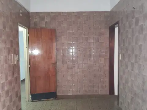 Av. Eva Peron 2000, Piso 2