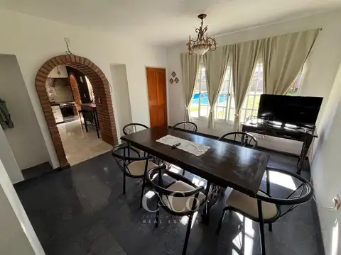 Casa 9 ambientes con 3 baños