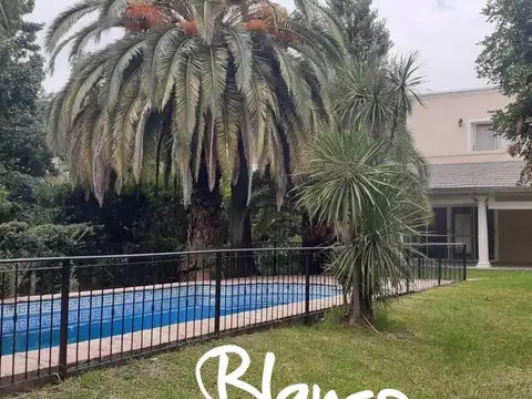 Casa en Venta con 2 cocheras