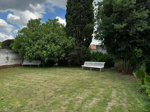 VENTA | Casa con parque único en Mercedes