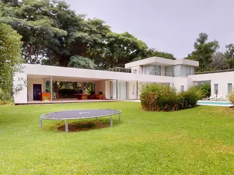 Casa en Venta con 4 cocheras