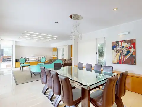 Casa 5 ambientes con 3 baños