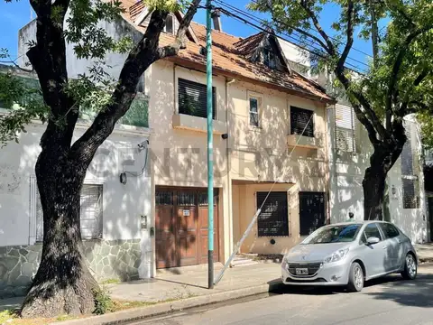 Venta Casa con jardin, pileta y cochera