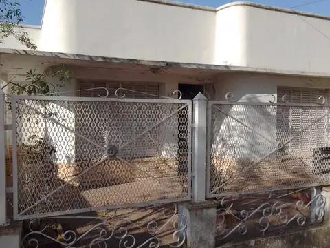 VENTA - CASA A REFACCIONAR EN LA CIUDAD DE CASTELLI