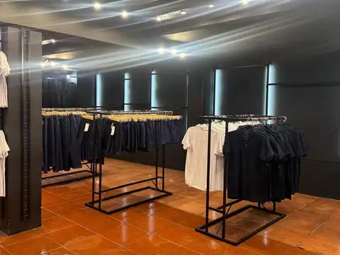 Local comercial en venta ubicado en 1.ª Sección Parque Central