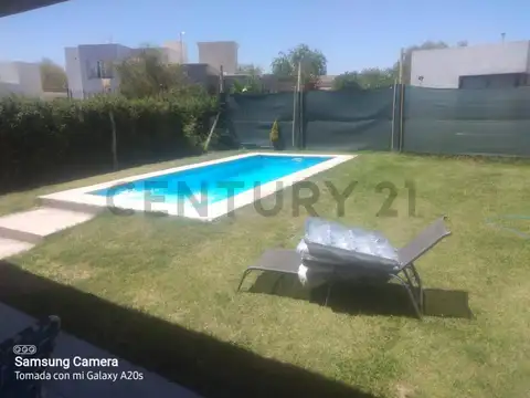 Casa 3 ambientes con 2 baños