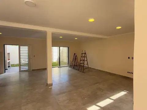 Casa 3 ambientes con 2 baños