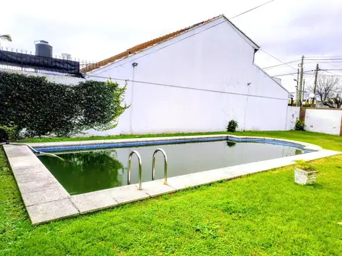 Terreno en Quilmes con Piscina