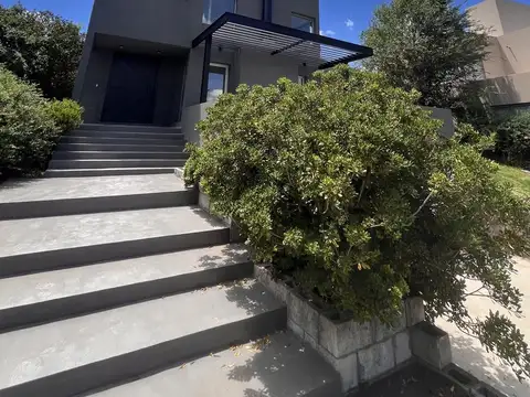 Casa en Venta en La Calera, USD 440.000