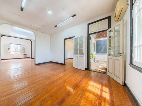 Casa de 2 dormitorios en planta alta en venta en Centro