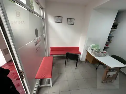 ¡ALQUILA! Local en calle 10 esq. 55 - MÚLTIPLES USOS - OPORTUNIDAD