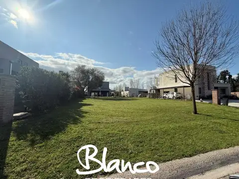 Lagoon Pilar