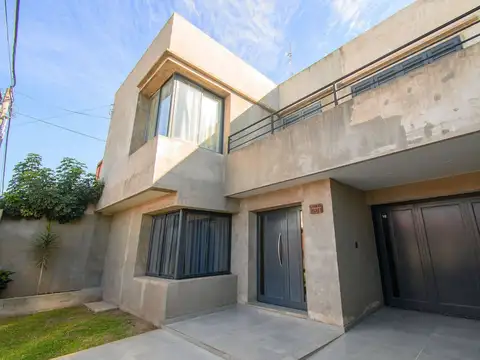 CASA A LA VENTA URQUIZA