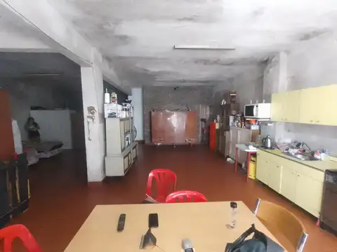 AMPLIA CASA CON LOCAL SOBRE OV. LAGOS