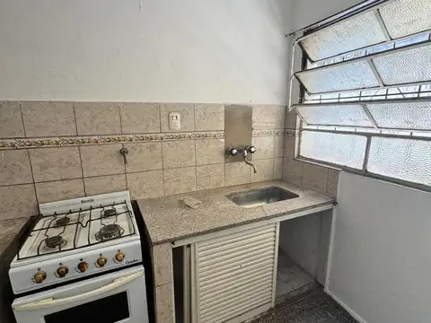 Depto Tipo Casa en Alquiler en Castelar, $ 650.000