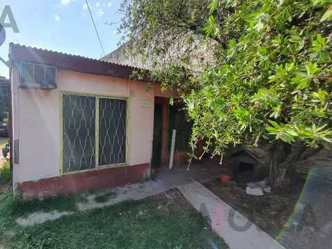 vendo en Moreno casita a refaccionar