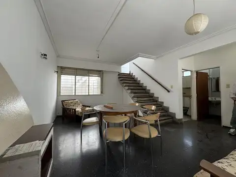 Casa 6 ambientes con 1 baño