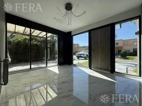 Casa 6 ambientes con 5 baños