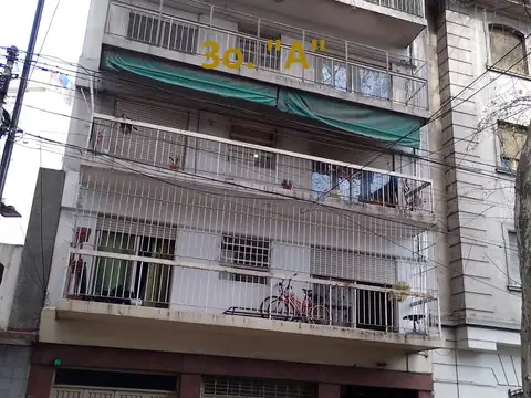2 AMBIENTES AL FRENTE CON BALCON + COCHERA