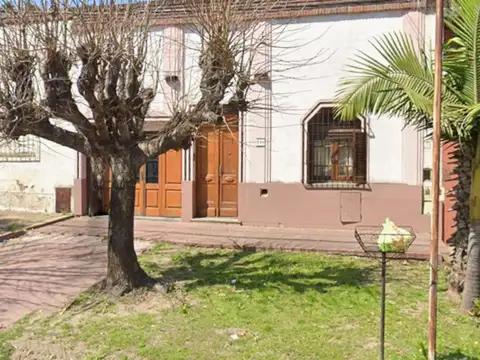 VENTA CASA 4 AMB CON PATIO COCHERA BERNAL