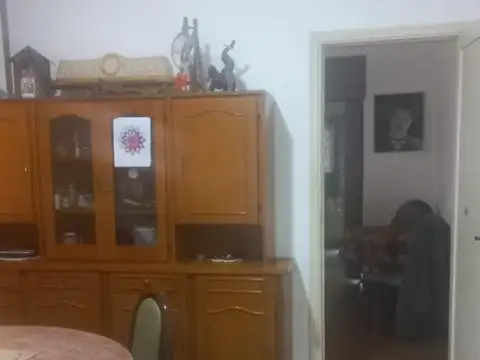 CASA  3 AMB. CON ENT./AUTO, . A DOS CUADRAS ESTAC. MALAVER
