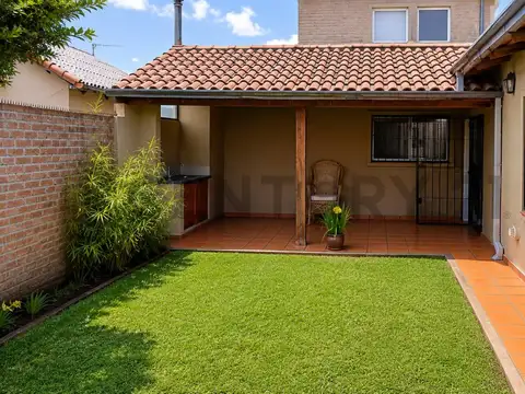 Venta PH 3 Ambientes Luis Guillón PB al Frente + Cochera + Jardín Lote 250m2