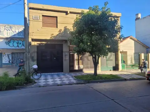 Venta PH 3 Ambientes Luis Guillón Planta Baja al Frente + Cochera + Jardín Lote 250m2