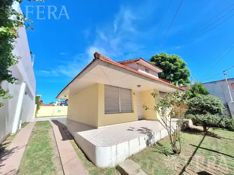 Venta casa de 3 ambientes con cochera en Lanús Este