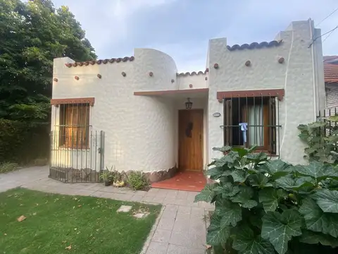 Casa Venta 4 Ambientes en Turdera sobre lote de 500m2