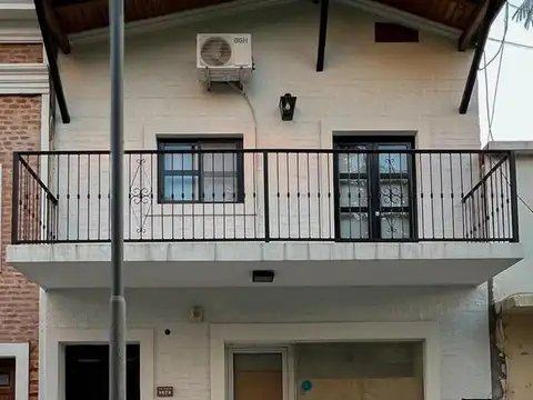 DUPLEX EN VENTA 2 dormitorios 3 baños + 1 ambiente apto para local comercial