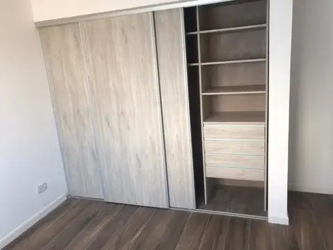 Venta de Departamento de 4 ambientes de 115 m2 totales en Quilmes Centro.