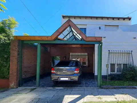 CASA DE 2 PLANTAS EN VILLA SARMIENTO. VENTA