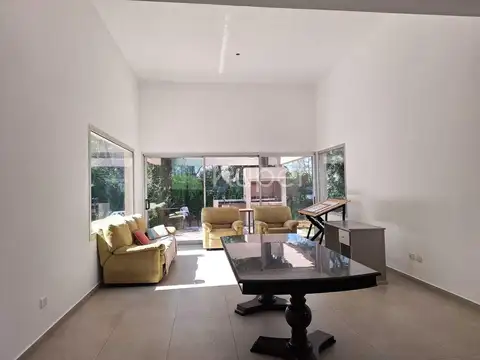 Casa 5 ambientes con 4 baños