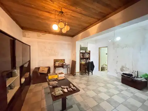 CASA DE 3 AMBIENTES CON JARDIN EN VENTA BARRIO LUDUEÑA