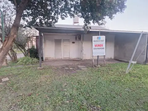 SE VENDE CASA EN VILLA ELISA ( LOTE EN ESQUINA )