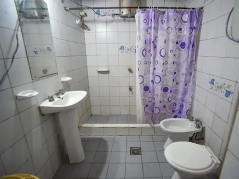 Propiedad en E. Zeballos 3800 con gran terreno.